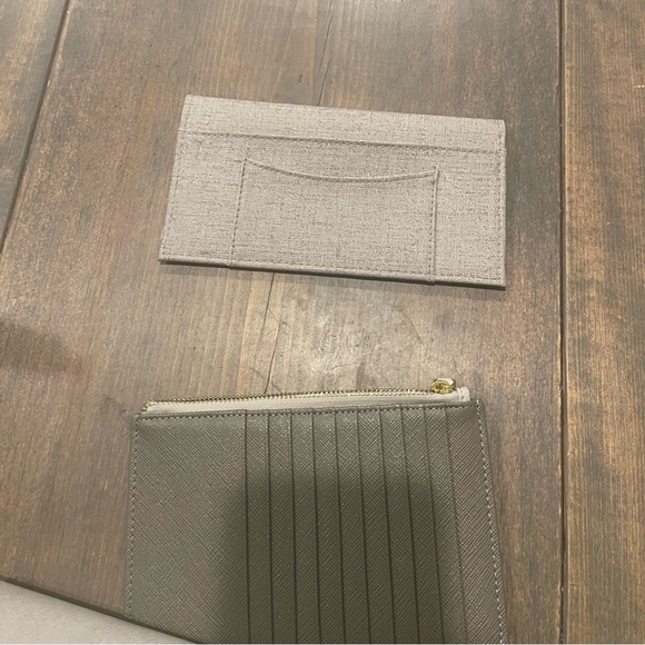 Neiman Marcus Women’s Cream Envelope Checkbook 100% Leather Wallet - Picture 6 of 8